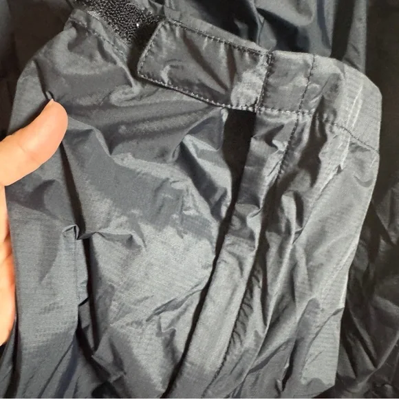 The North Face Black Antora Rain Pants with Relaxed Fit | Women | Medium - Picture 8 of 11